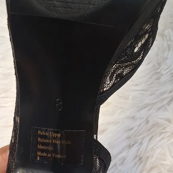 Lulu Townsend NWOT Elegant Black Lace Heels - Picture 5 of 11